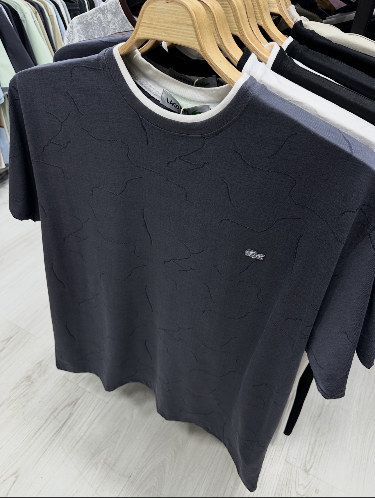 تيشيرت Lacoste  مجرحة