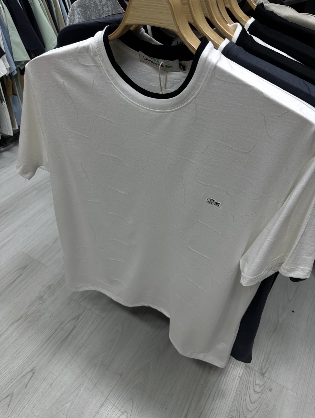 تيشيرت Lacoste مجرحة ك